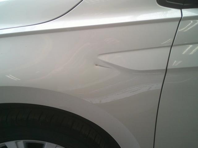 フォルクスワーゲン　ポロ　輸入車の前タイヤ上　キズ・へこみ直し　高崎市輸入車修理