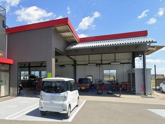 トヨタ　ヤリス　バンパーぶつけた　実はその中がボコボコだった　バックパネル交換板金塗装風景　高崎市