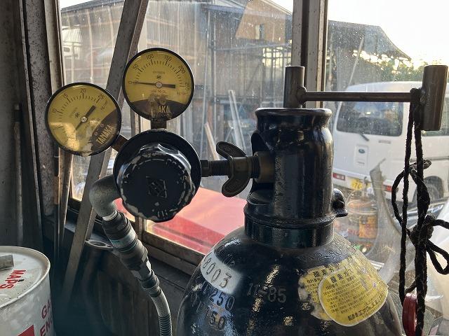 溶接機完備。交換では無く、溶接で修理可能な場合もございます。