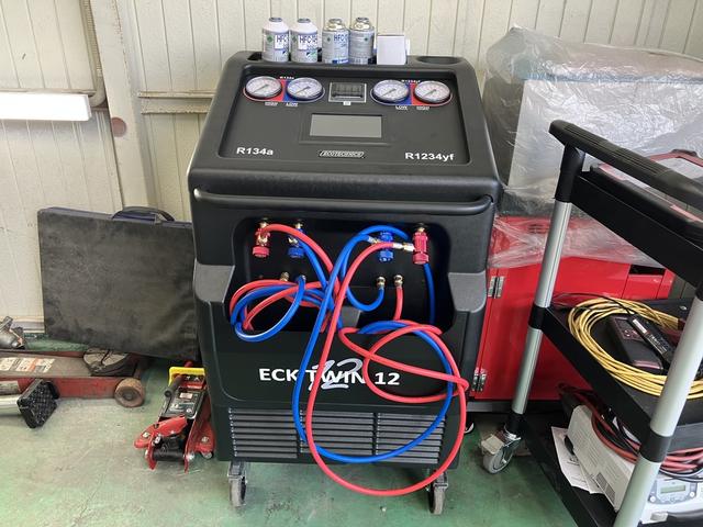 最新のエアコンガス交換機を導入しています。