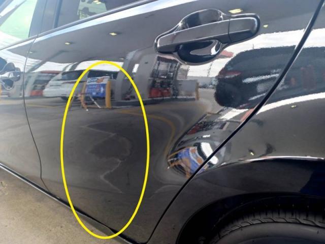 トヨタ　アクア　ドアとその下サイドシル　キズ・へこみ直し　大阪市住之江区　板金塗装