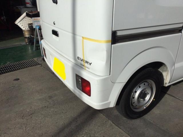 スズキ　エブリィワゴン　バックドア　板金　塗装　修理　大阪　岸和田市