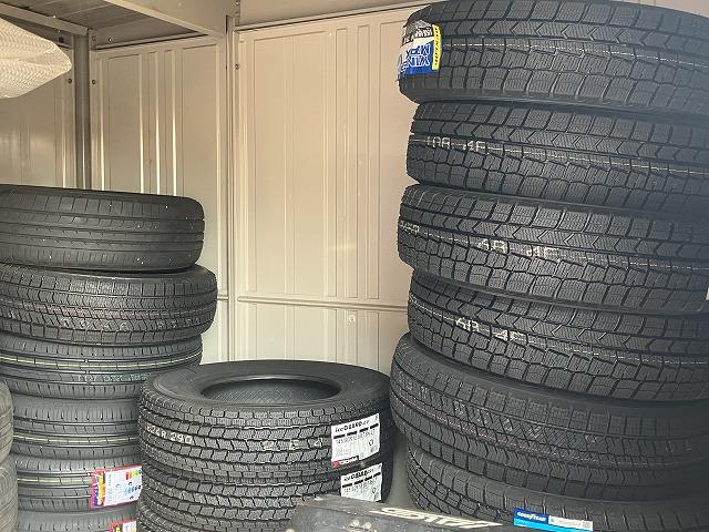 タイヤ販売も行っております。タイヤ選びのアドバイスもさせて頂けると幸いです。
