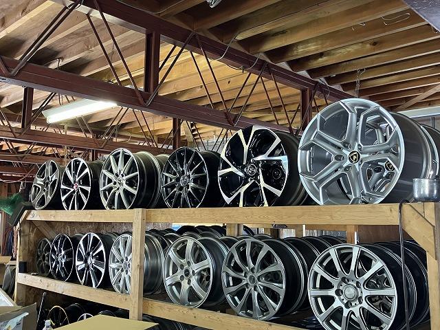 スタッドレスタイヤ交換、サマータイヤ交換。