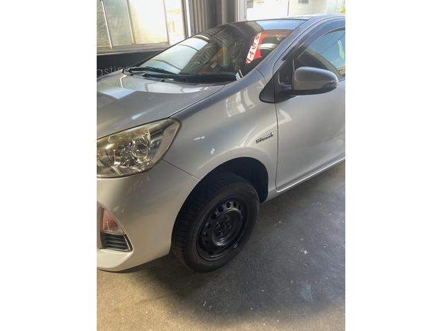 愛知県　一宮市　トヨタ　アクア　タイヤ新品交換　アルミホイール新品交換　ブラポリホイール　コンパクトカー　