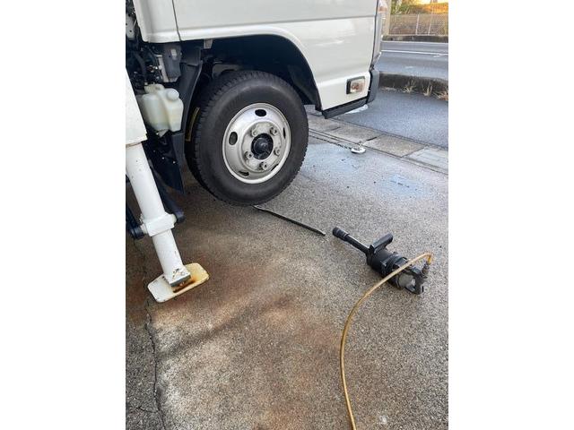 愛知県　一宮市　トヨタ　ダイナトラック　タイヤ交換　バケット車　中型トラック　脱着