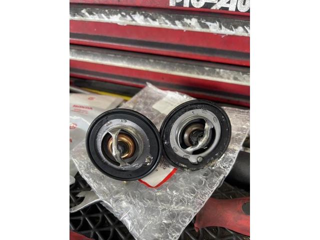 ホンダ　Ｎ－ＢＯＸ　サーモスタット交換