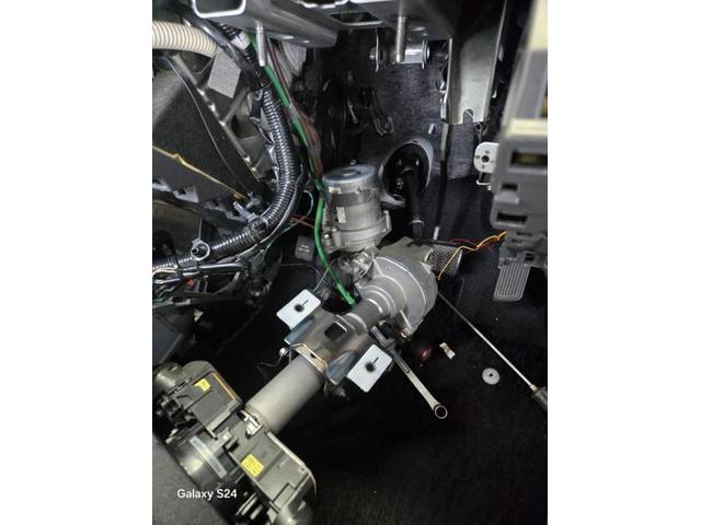 トヨタ　プリウスα　ハンドル異音修理