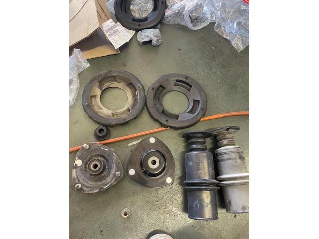 ホンダ　エレメント　サスペンション交換