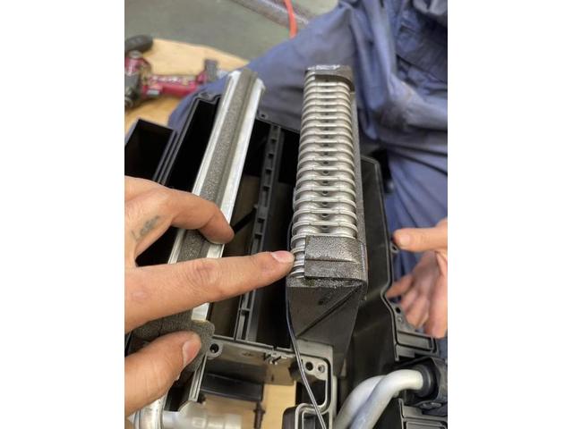 スズキ　パレットＳＷ　エバポレーター交換