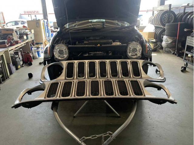 クライスラー・ジープ ジープ・レネゲード フロントグリル交換