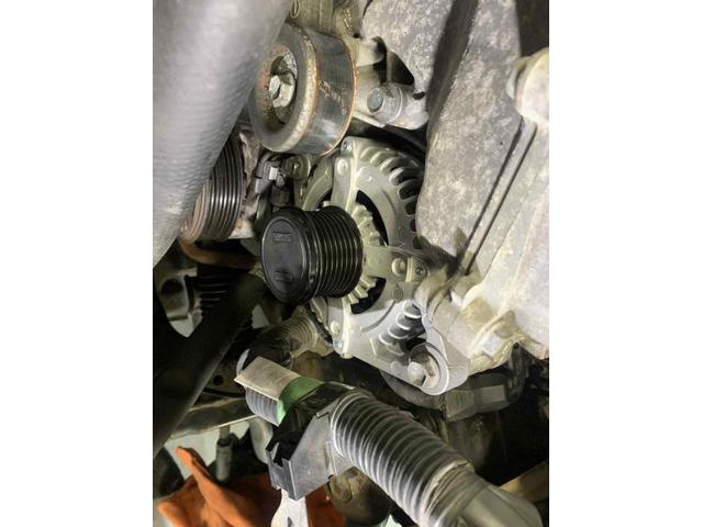 トヨタ　ＦＪクルーザー　オルタネーター・ベルト交換