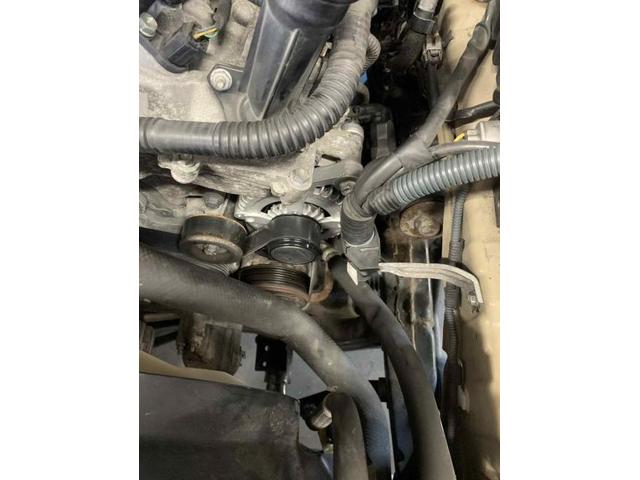 トヨタ　ＦＪクルーザー　オルタネーター・ベルト交換