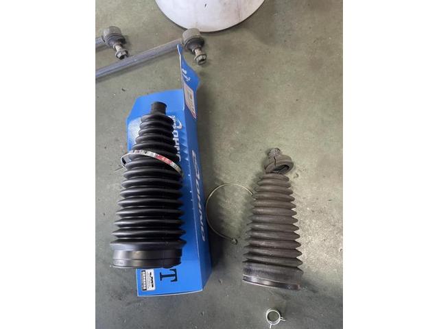 ダイハツ　ムーヴ　左ドライブシャフト・右ラックブーツ・リヤホイールリンダーカップキット交換