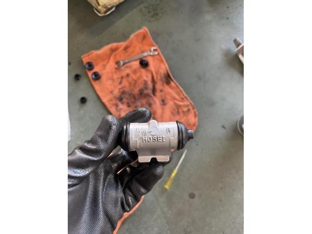 ダイハツ　ムーヴ　左ドライブシャフト・右ラックブーツ・リヤホイールリンダーカップキット交換