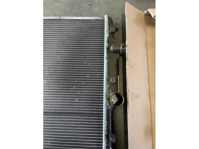 スバル　レガシィ　ラジエーター交換