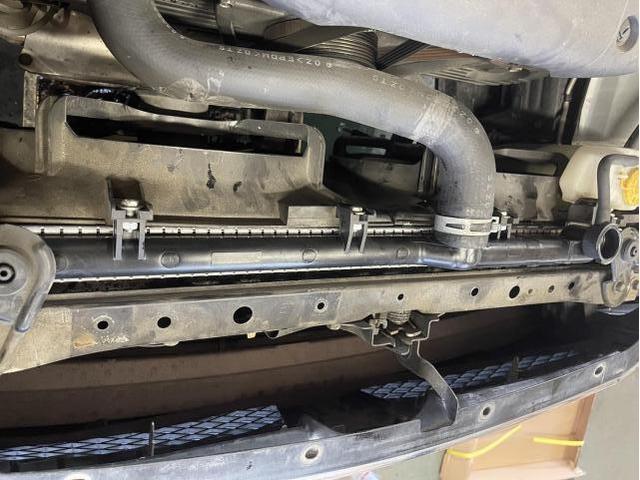 スバル　レガシィ　ラジエーター交換