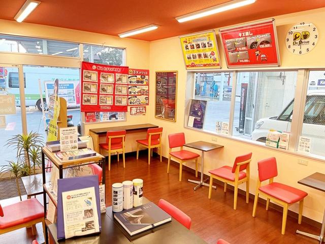 店内の様子です。　お客様のご希望をゆっくりとお伺いできるよう務めております。