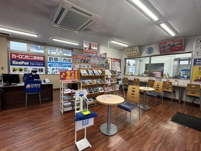 店内の様子です。　お客様のご希望をゆっくりとお伺いできるよう務めております。