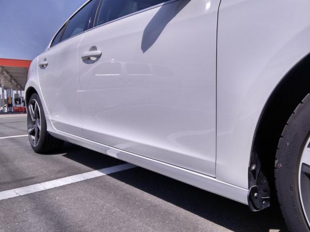 ボルボ　Ｓ６０　輸入車フロントドア・サイドシルキズ・へこみ直し