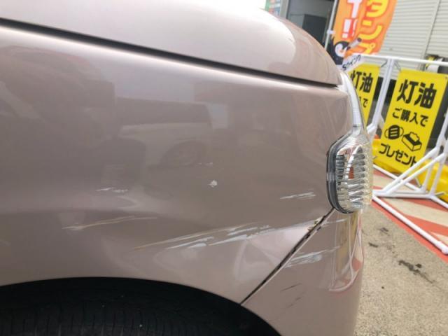 ダイハツ ミラココア 右前タイヤ上フェンダーと バンパーキズ・へこみ直し 愛知県豊橋市 板金塗装