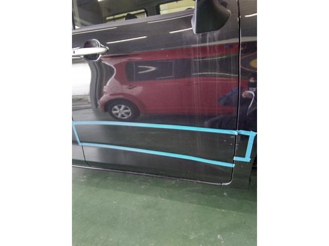 トヨタ ルーミー 右フェンダーとフロントドア キズ・へこみ直し 豊橋市 板金塗装