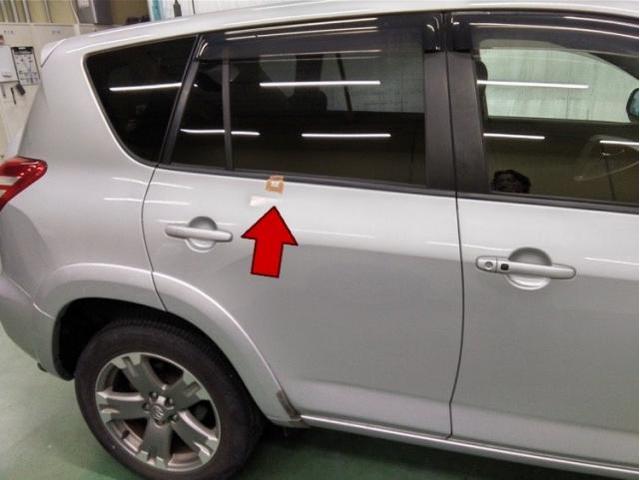 トヨタ　ＲＡＶ４　フロントバンパー・右後ろドア　キズ・へこみ直し　豊橋市　板金塗装