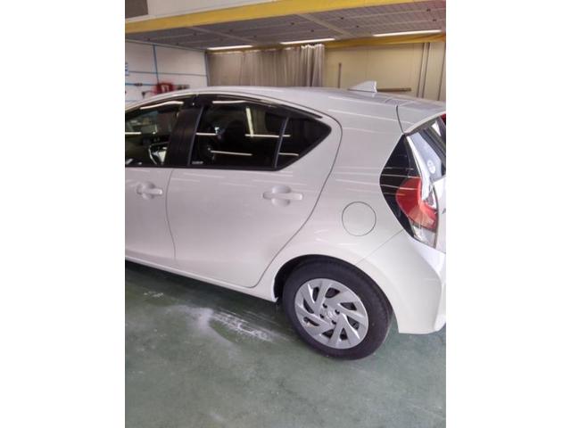 トヨタ　アクア　リヤドアとその横（クォーター）キズ・へこみ直し　豊橋市カーコンビニ倶楽部