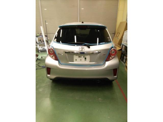 トヨタ　ヴィッツ　バンパーとルーフ他鳥栖劣化　キズ・へこみ直し　豊橋市カーコン工法でお安く修理！