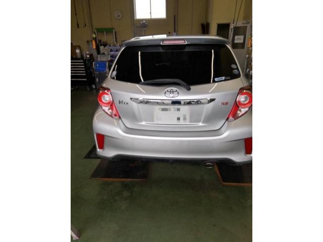 トヨタ　ヴィッツ　バンパーとルーフ他鳥栖劣化　キズ・へこみ直し　豊橋市カーコン工法でお安く修理！