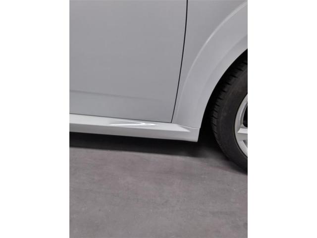 アウディ　ＴＴクーペ　右前タイヤ横（フェンダー）とサイドステップカバーキズ・へこみ直し　豊橋市