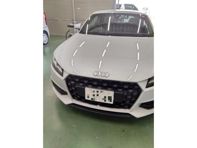 アウディ　ＴＴクーペ　右前タイヤ横（フェンダー）とサイドステップカバーキズ・へこみ直し　豊橋市