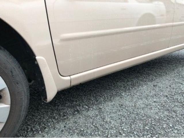 ダイハツ　ミラココア　ドアと前タイヤ横フェンダー　キズ・へこみ直し　笛吹市　板金塗装