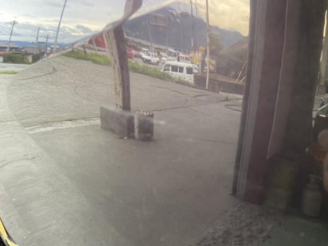 日産　ノート　フロントドア　うっすらキズ・へこみ直し　笛吹市　板金塗装