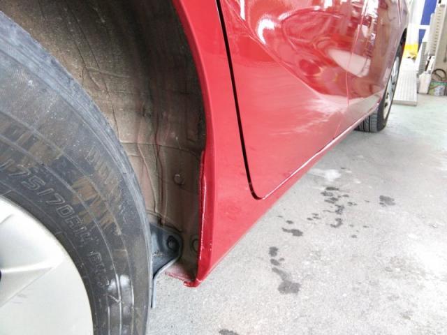 ホンダ フィット 右後ろタイヤ横 クォーターキズ・へこみ直し