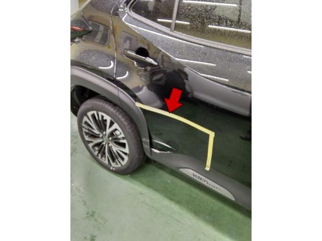 トヨタ ヤリスクロス 後ろのドアキズ・へこみ直し 黒いモール交換 浜松市板金塗装