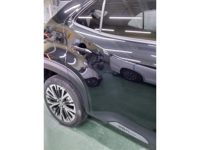 トヨタ ヤリスクロス 後ろのドアキズ・へこみ直し 黒いモール交換 浜松市板金塗装