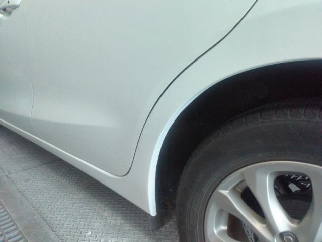 マツダ デミオ 後ろのドアとその横 キズ・へこみ直し 浜松市カーコンビニ倶楽部