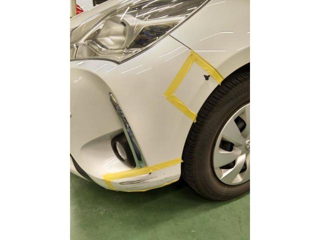 トヨタ ヴィッツ バンパーとドア キズ・へこみ直し 浜松市板金塗装