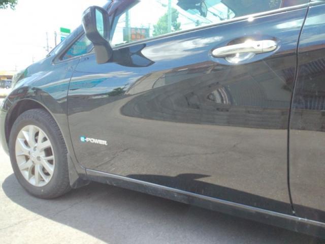 日産　ノート　フロントドア　すりキズ・へこみ直し　カーコンビニ倶楽部浜松市