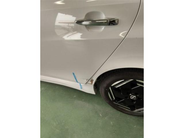 日産　リーフ　後ろドアとその横（クォーター）キズ・へこみ直し　浜松市カーコン工法