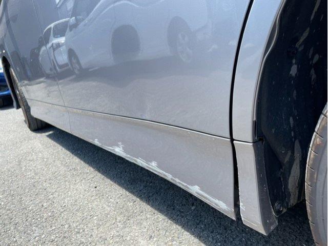 トヨタ　ヴォクシー　スライドドアへこみ　板金塗装修理　キズ・へこみ直し