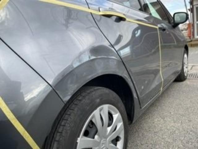 ホンダ フィット 右後ろタイヤ上クォーター・リヤドア キズ・へこみ直し 川崎市 板金塗装