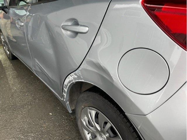 マツダ MAZDA2 リアドアへこみ大 ドア交換 サイドシル(ドアの下)キズ・へこみ直し 川崎市 カーコンビニ倶楽部