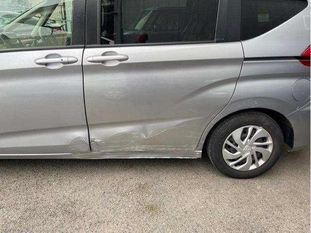 ホンダ フリード 左スライドドア損傷大 ドア交換 トランク・バンパーキズ・へこみ直し 事故修理川崎市 カーコンビニ倶楽部