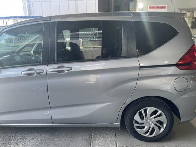 ホンダ フリード 左スライドドア損傷大 ドア交換 トランク・バンパーキズ・へこみ直し 事故修理川崎市 カーコンビニ倶楽部