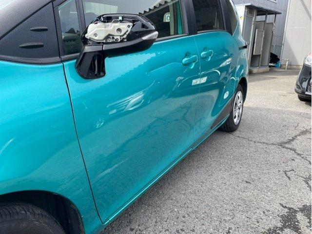 トヨタ シエンタ ドアミラー損傷交換 フロントドアキズ・へこみ直し 川崎市 板金塗装