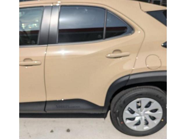 トヨタ ヤリスクロス リヤドアキズ・へこみ直し 黒い素地モールは交換