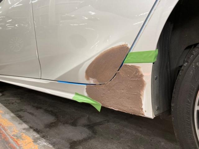 トヨタ プリウス 左リヤドアとサイドステップカバー キズ・へこみ直し 栃木県那須塩原市 板金塗装
