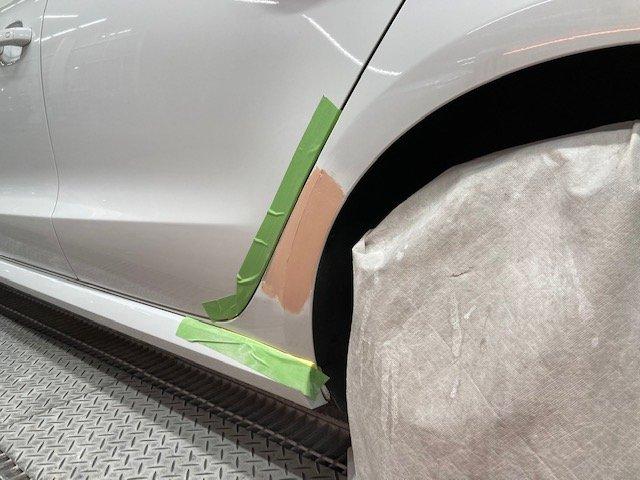 アウディ S1スポーツバック 輸入車の後ろタイヤの前 細い所キズ・へこみ直し 那須塩原市 板金塗装
